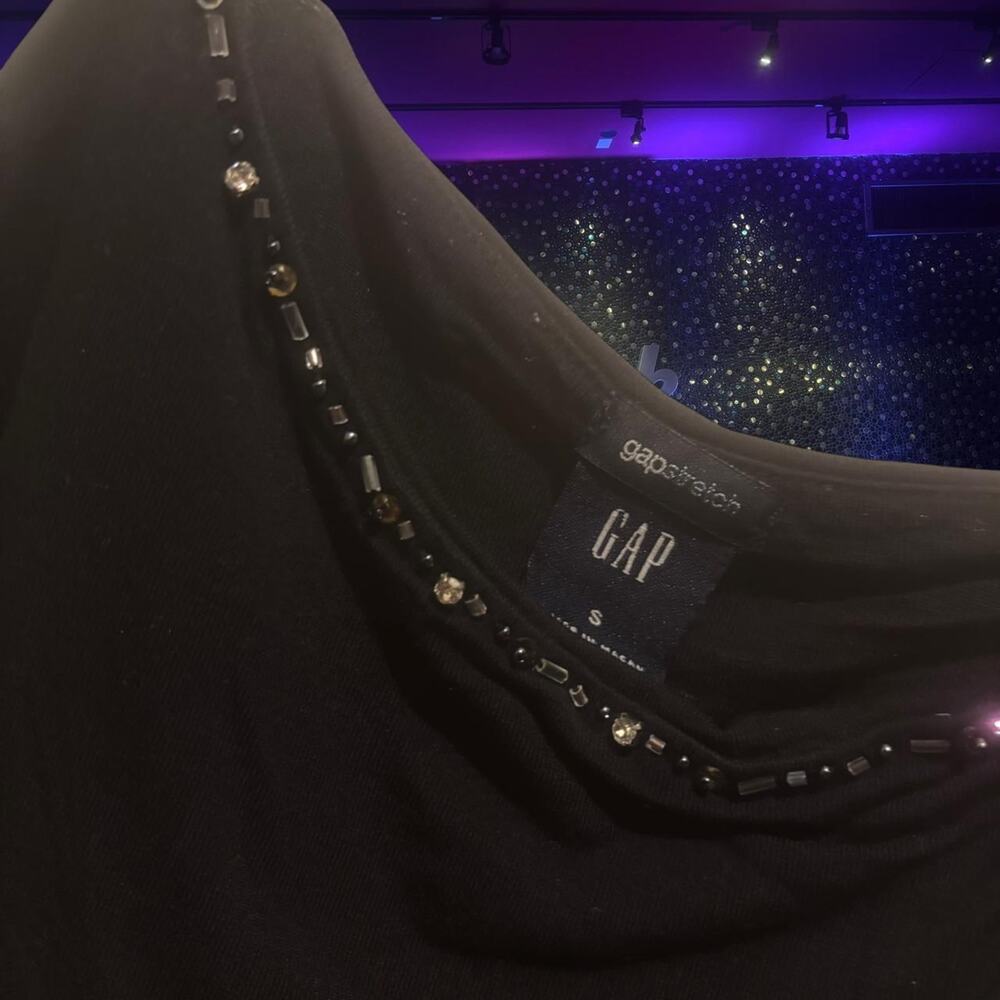 Small y2k gap black beaded